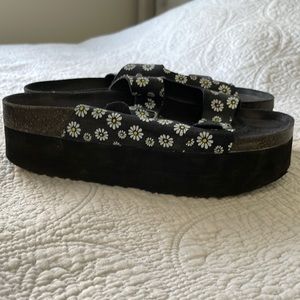 Jeffrey Campbell Aurelia Platform Daisy Sandal